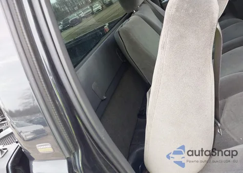 2004 Chevrolet Silverado 1500 z USA, uszkodzony, nr VIN 1GCEC14VX4Z116395